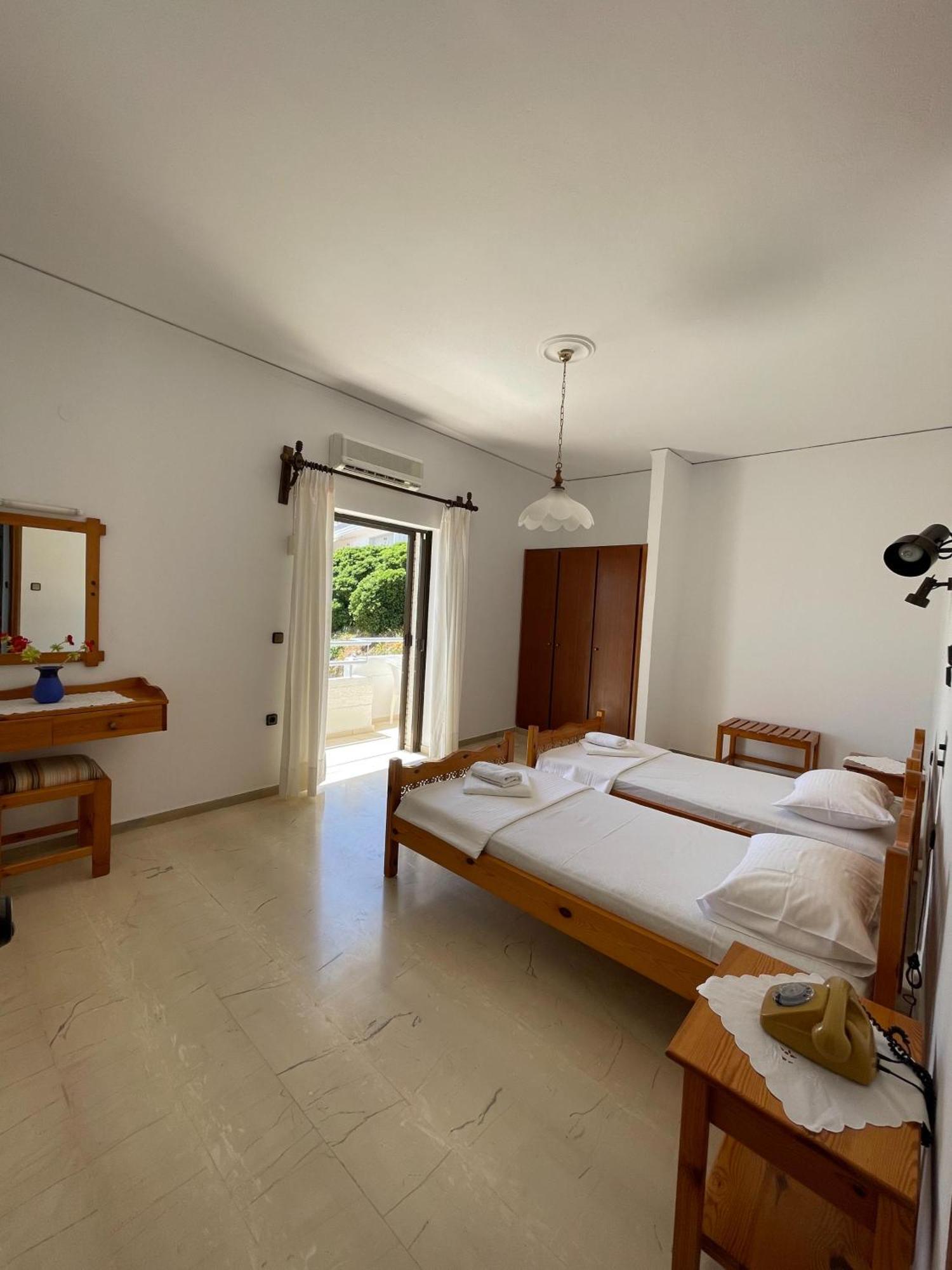Aeolos Apartments Kolymbari Extérieur photo