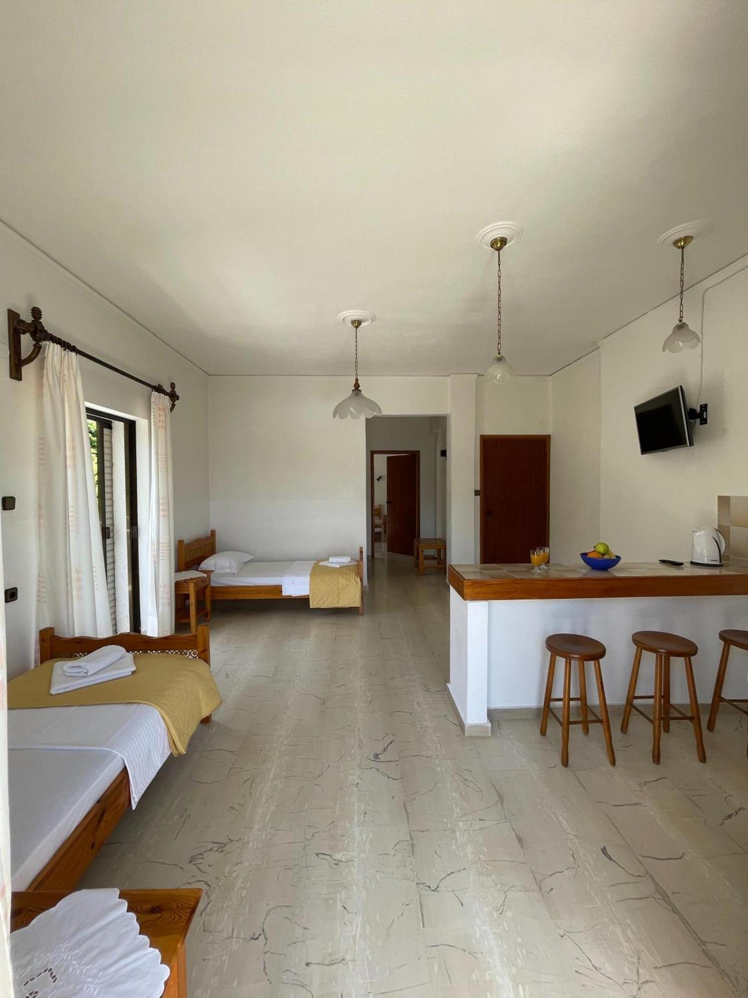 Aeolos Apartments Kolymbari Extérieur photo