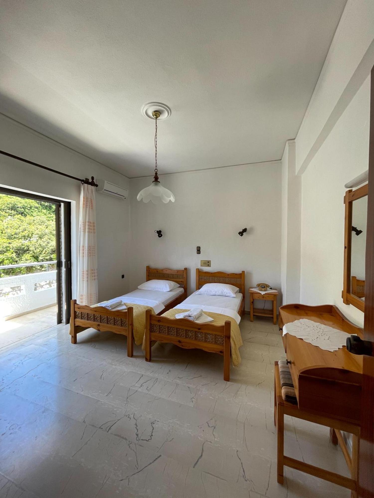Aeolos Apartments Kolymbari Extérieur photo